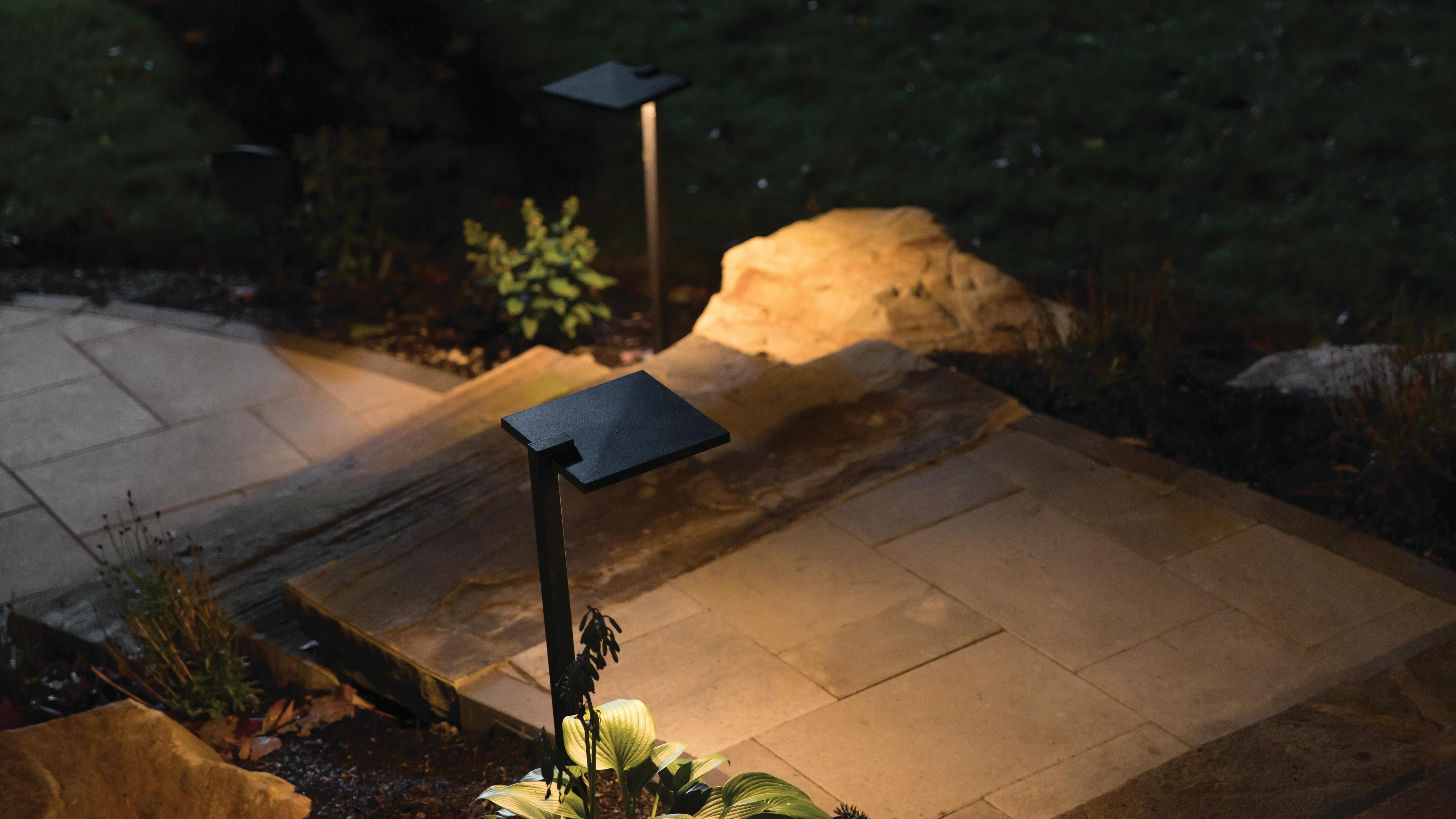 Kichler landscape lighting: Landscape ModernFarmhouse Backyard Path 15806BKT27 Detail 1920x1080