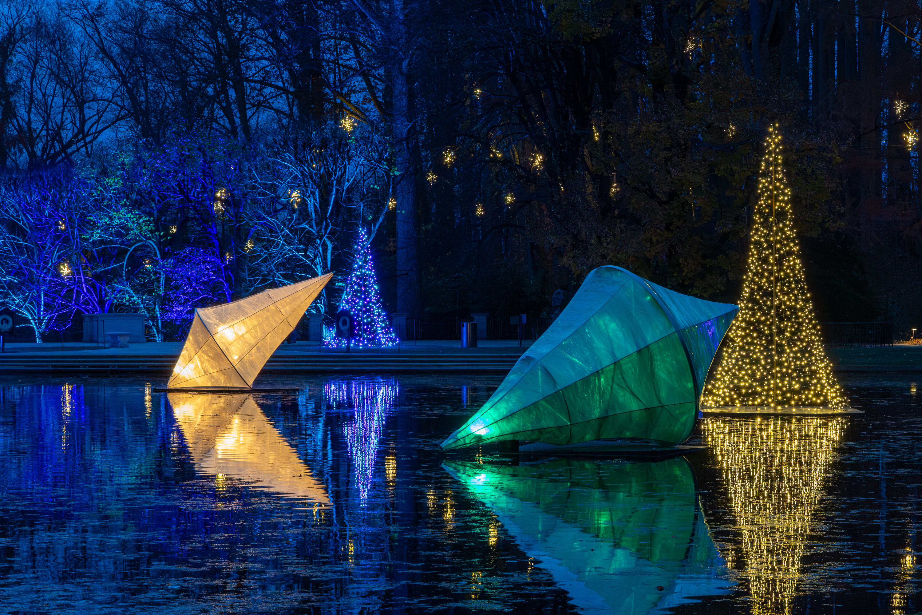 Longwood Gardens archive: 832495 Christmas%20Install 20251118 1020.jpg DeGuiseppi %20Carol%20 Longwood%20Volunteer%20Photographer