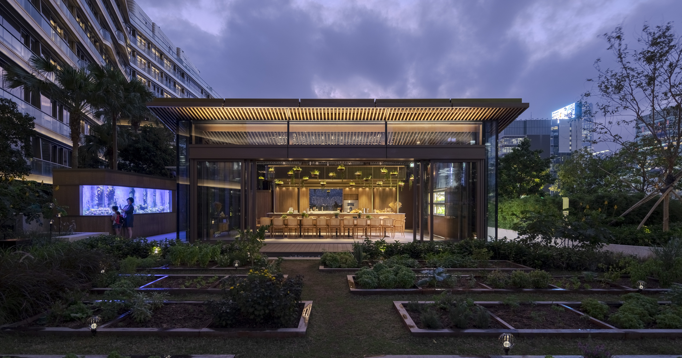 Nature Discovery Park gives a rooftop an inviting evening centre.