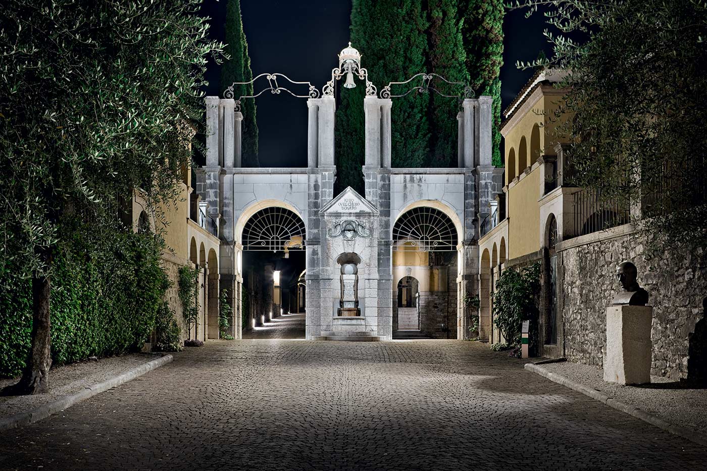 At the Vittoriale degli Italiani, the entrance carries the scene.